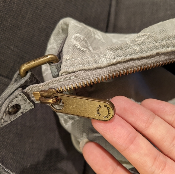 Louis Vuitton: Denim Slightly LV Monogram Hobo Bag (with Crossbody Strap) - Picture 9 of 12